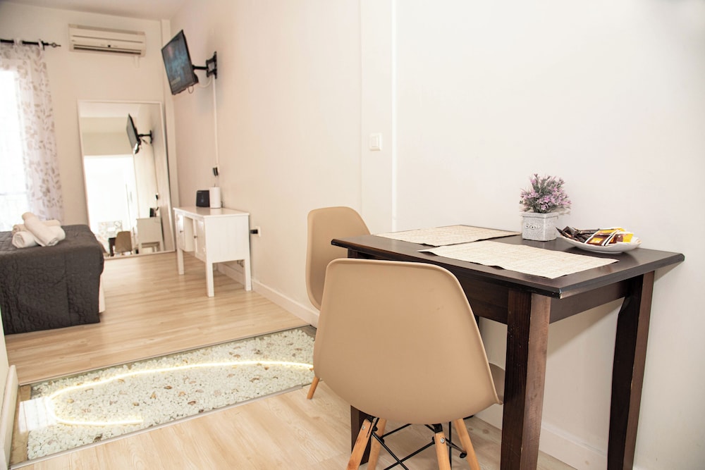 Antonia's Apartments