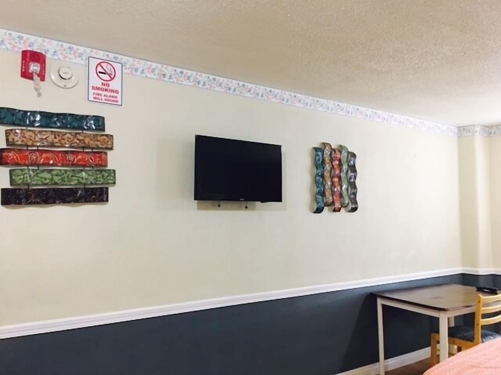 Traveler's Bed & Breakfast Hostel