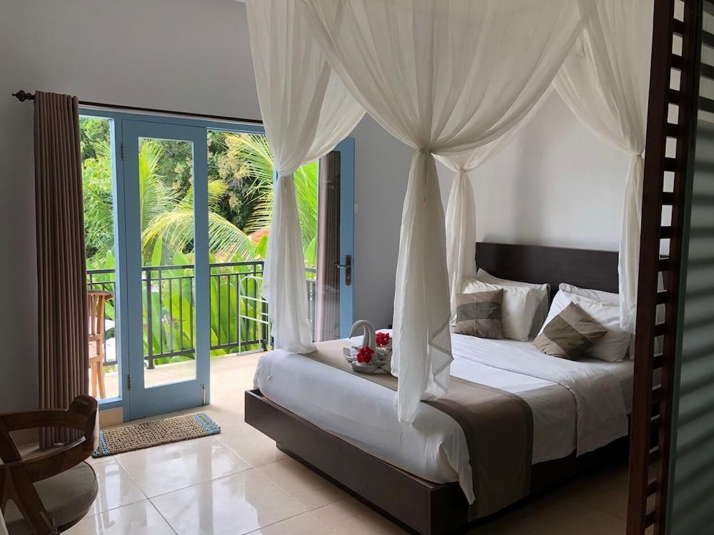 Gatsby Hotel and Hostel view 3