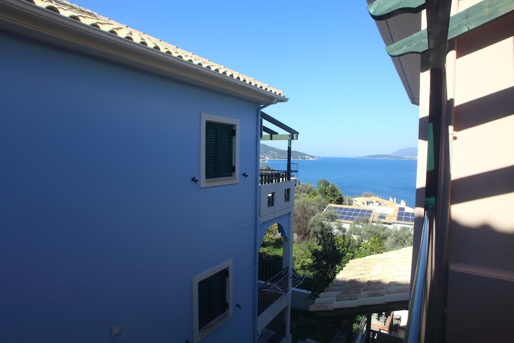 Charming 4-bed House in Nikiana photo 5