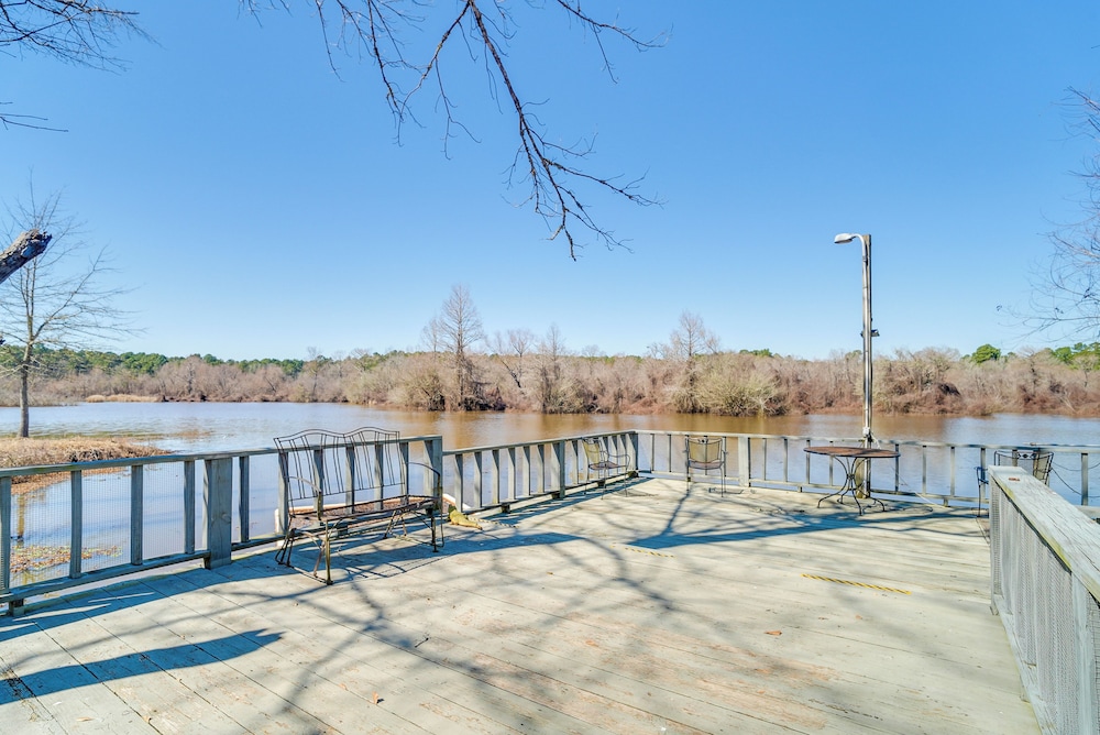 Fire Pit, Views: Lakefront Toledo Bend Retreat!