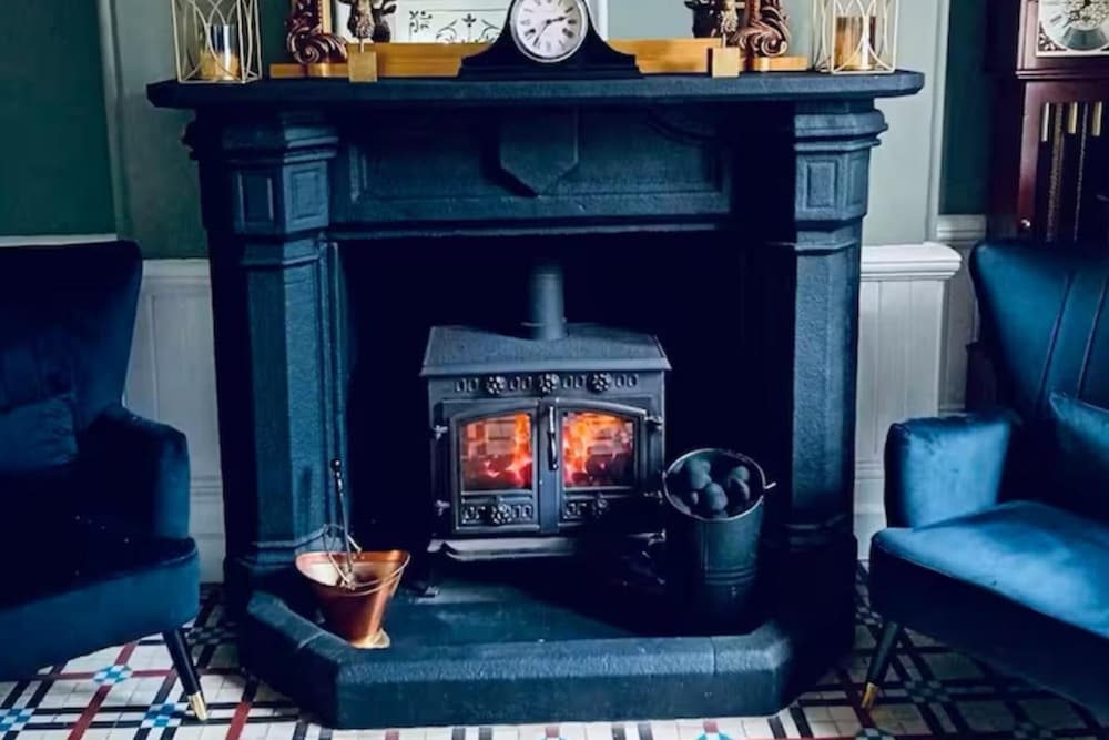 Lodge - Sleeps 18, pet Friendly & Free Parking