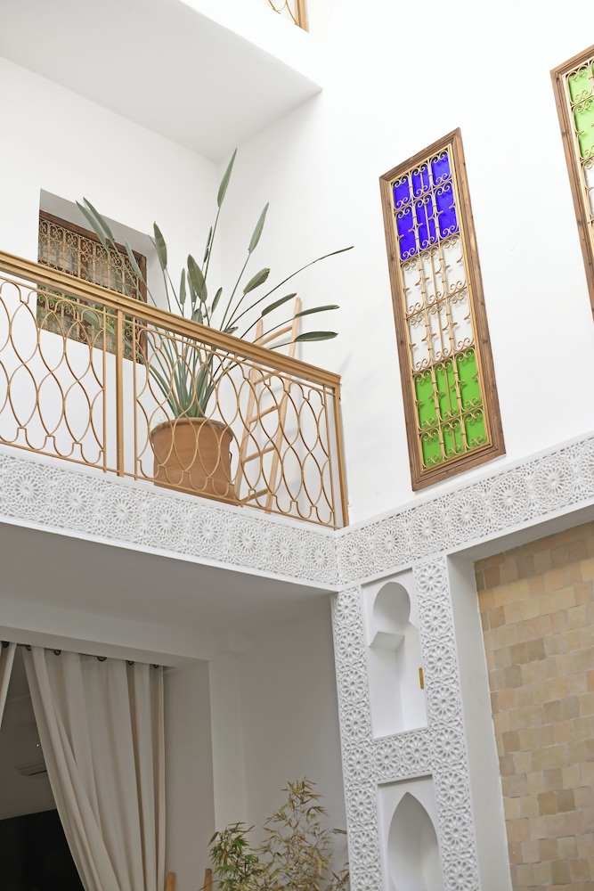 Riad Larbi Khalis