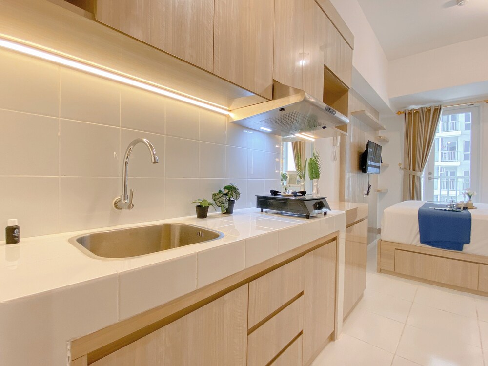 Homey and Comfort Stay Studio Tokyo Riverside PIK 2 Apartment