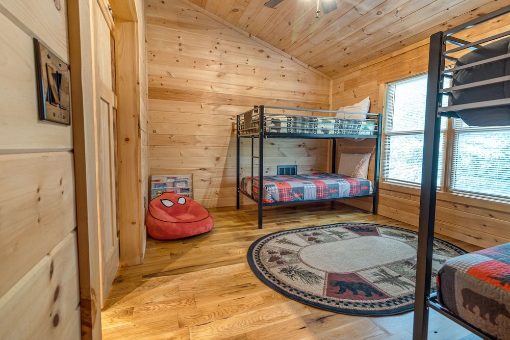 Pinewood Forest Walden's Creek Cabins
