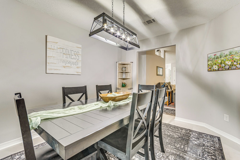 1 Mi to Zoo: 'rustic Bungalow' Gem in Gulf Breeze!