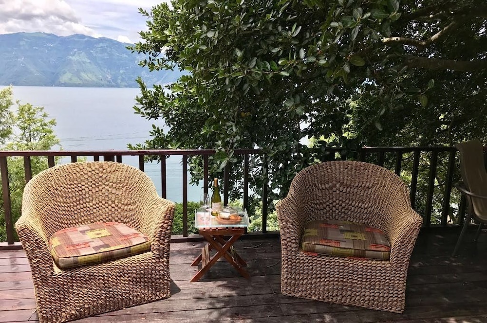 Beautiful Lake House Atitlan AT001