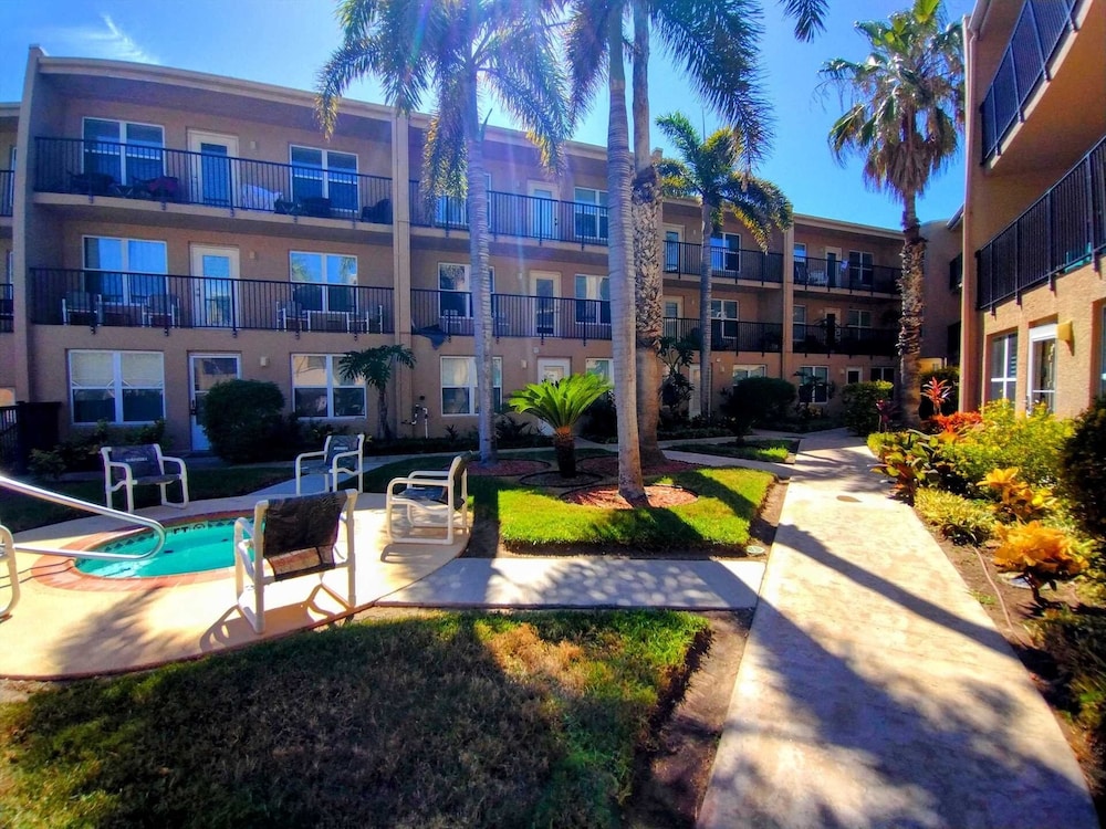 Surfside I 210 Minium 2 Bedroom Condo by RedAwning view 5