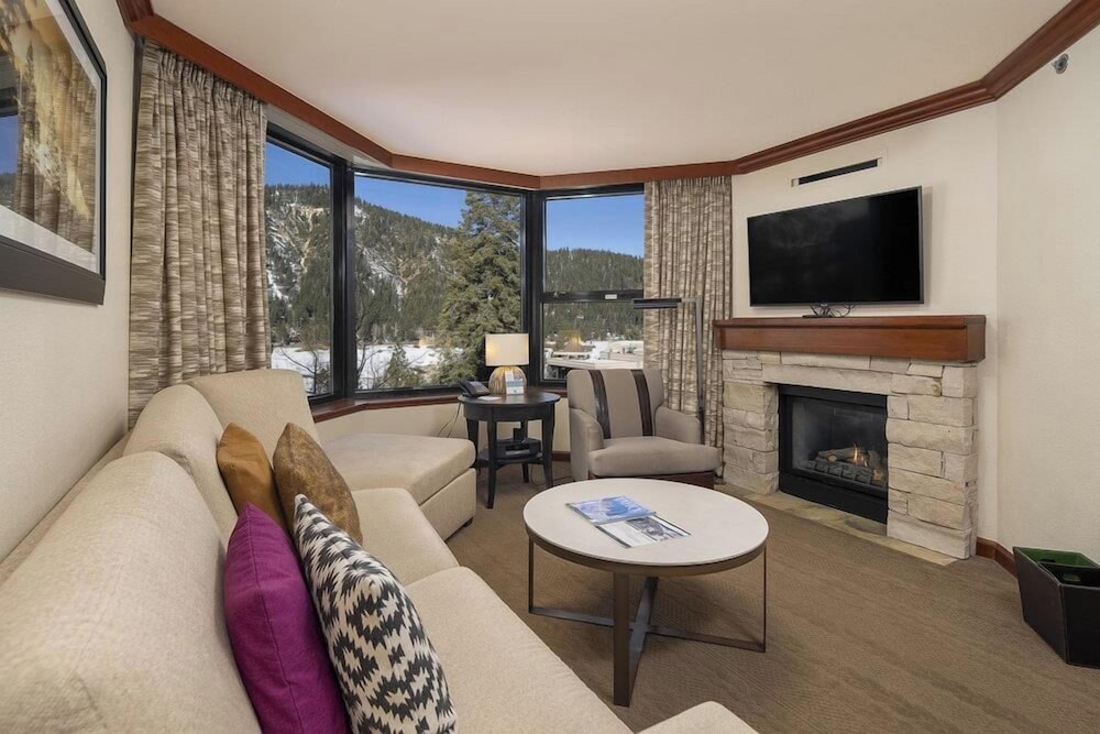 1BR Condo w/ Access to Resort Pools, Spa & Gym