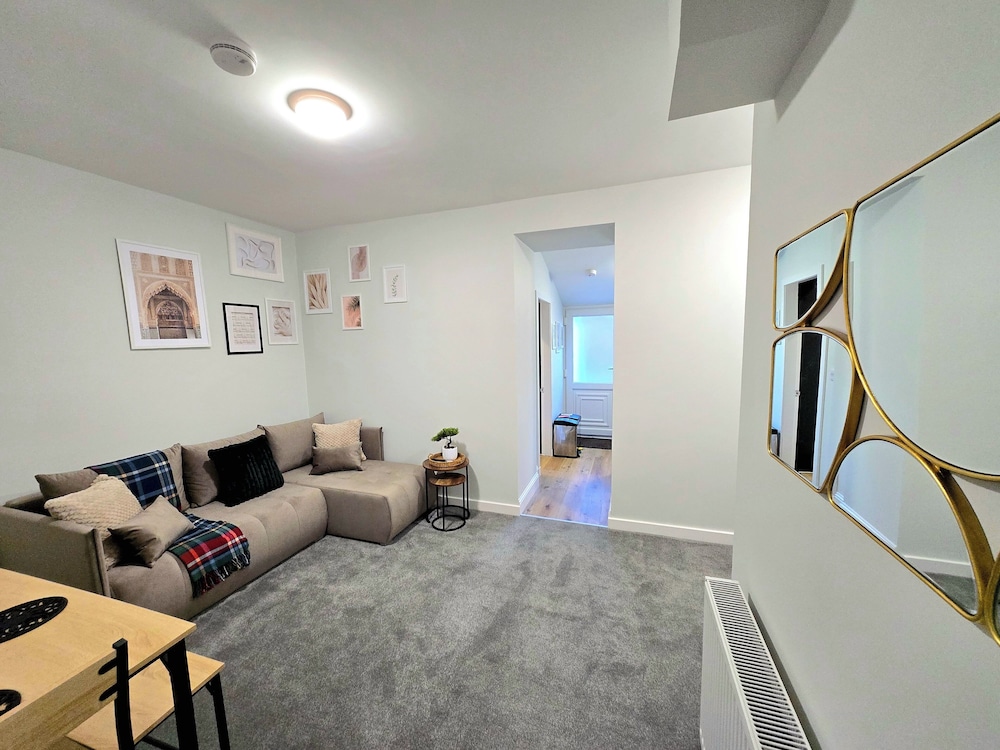 3-Bed Home in Glasgow