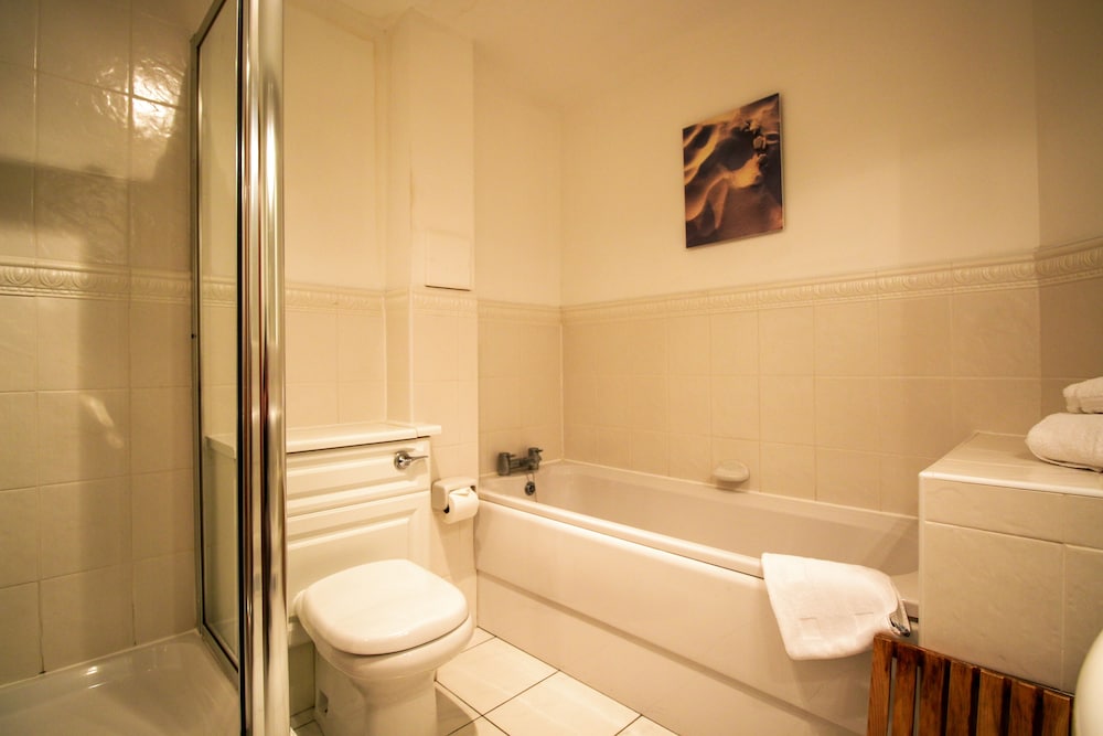 Turnberry Apartments