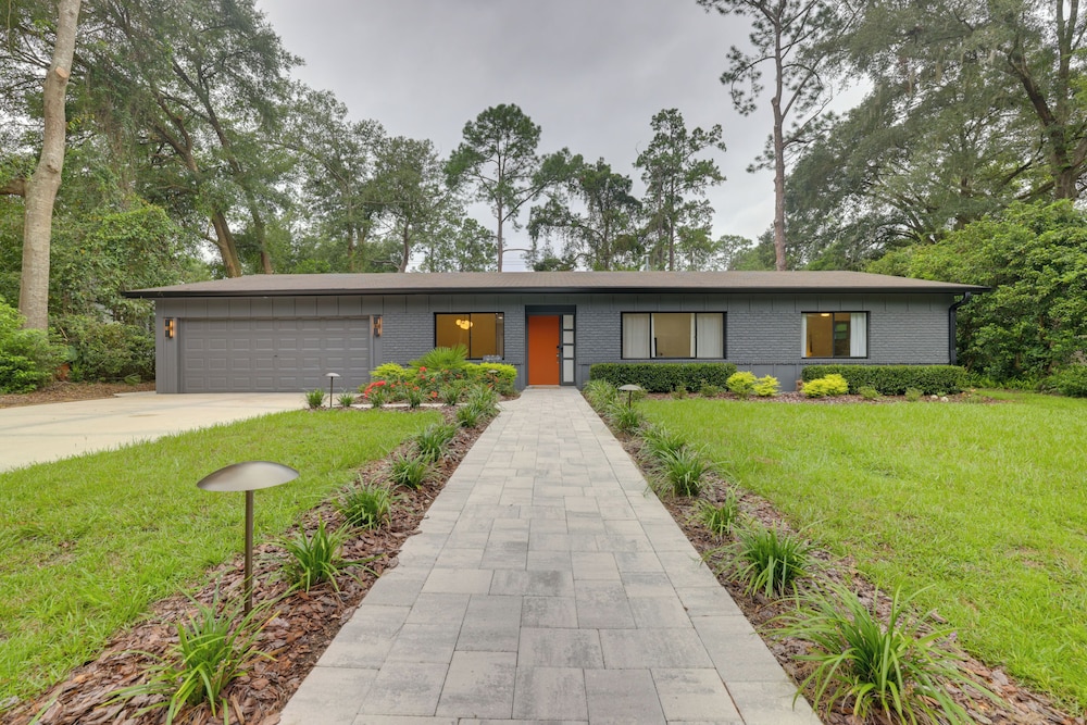 1 Mi to Ben Hill Griffin Stadium: Home w/ Patio!