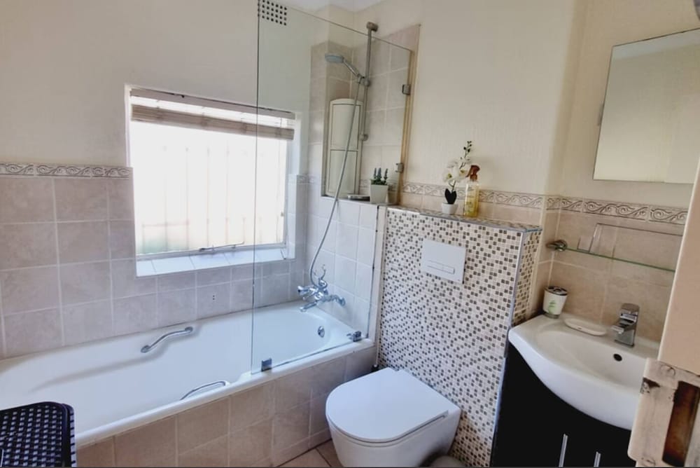 Birdsong in Sandton and Charming Townhouse Retreat