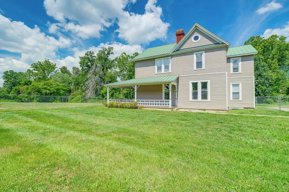 Spacious Virginia Retreat w/ Mountain Views view 4