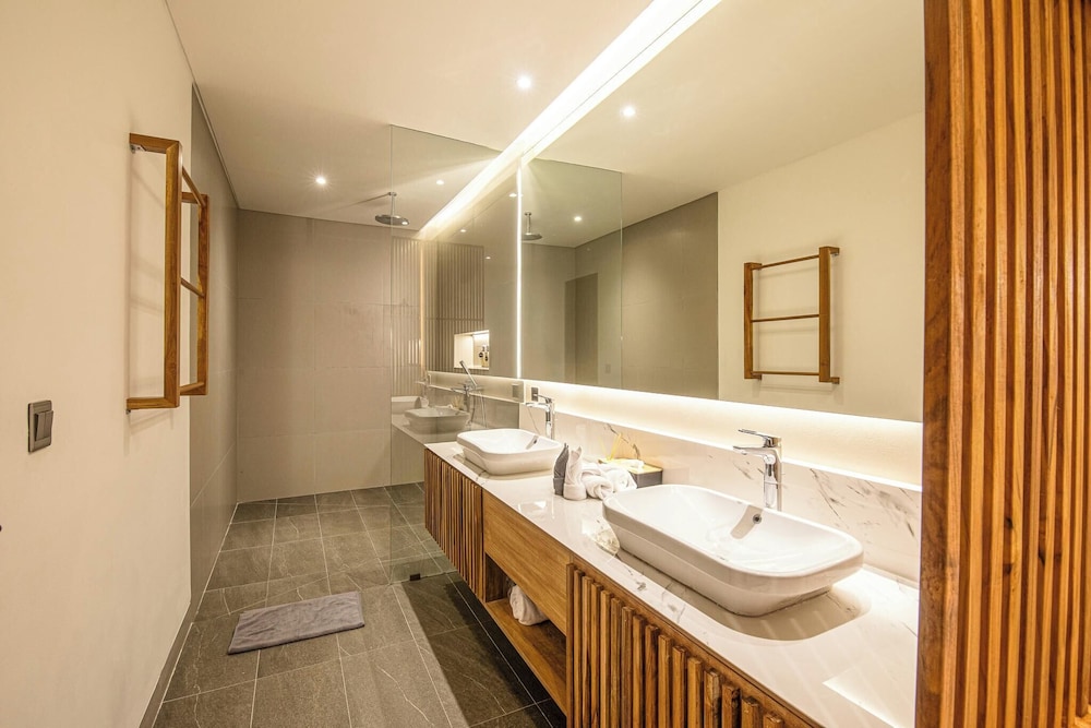 Elegant 6BR Canggu Retreat Just 400m to the Ocean