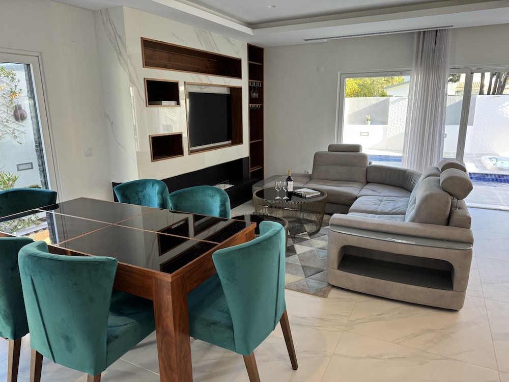 Paraty Villa by Cadenzalux