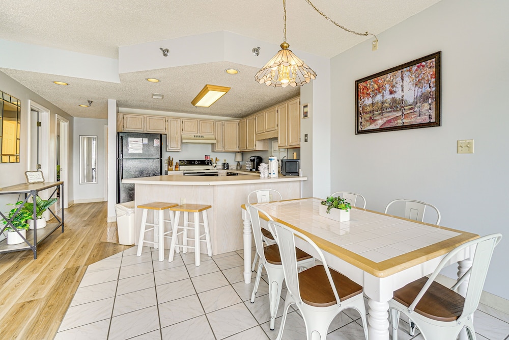 1 Mi to The Island in Pigeon Forge: Condo w/ Pools