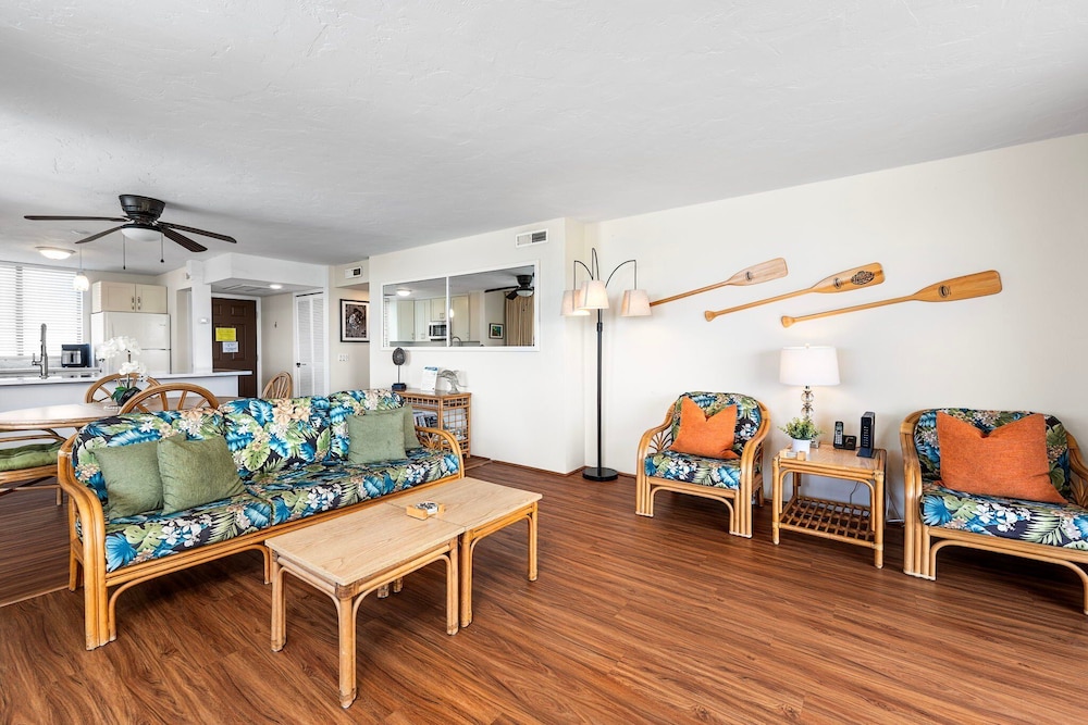 End Unit Oceanview Condo - Pool - Sauna & Tennis! - Vrkcv