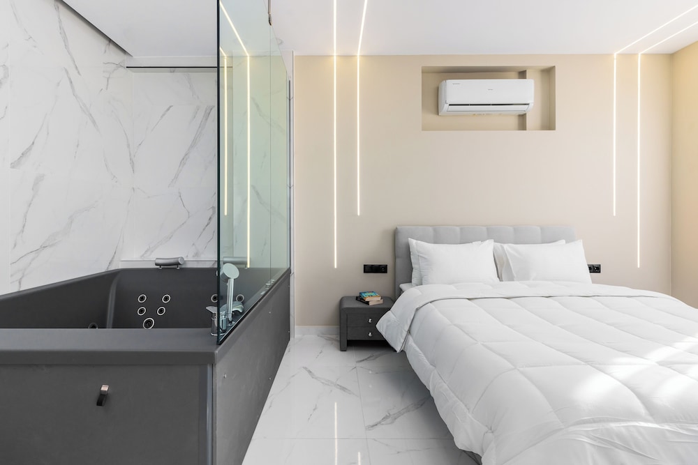 Ophelia Suites by halu!