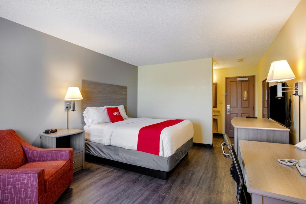 Castle Rock Vacations - OYO Hotel Castle Rock CO Downtown - Property Image 20