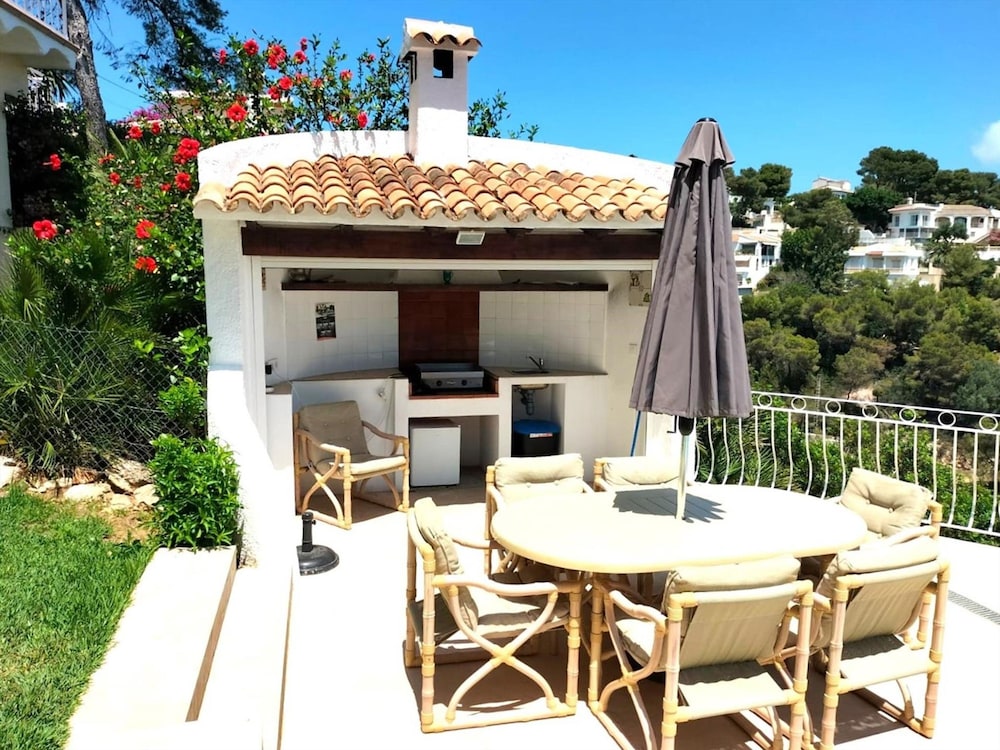 Maria 10 in J vea With 5 Bedrooms and 3 Bathrooms
