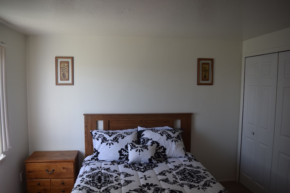 Rawlins Vacations - Mactavish Court Townhomes - Property Image 3