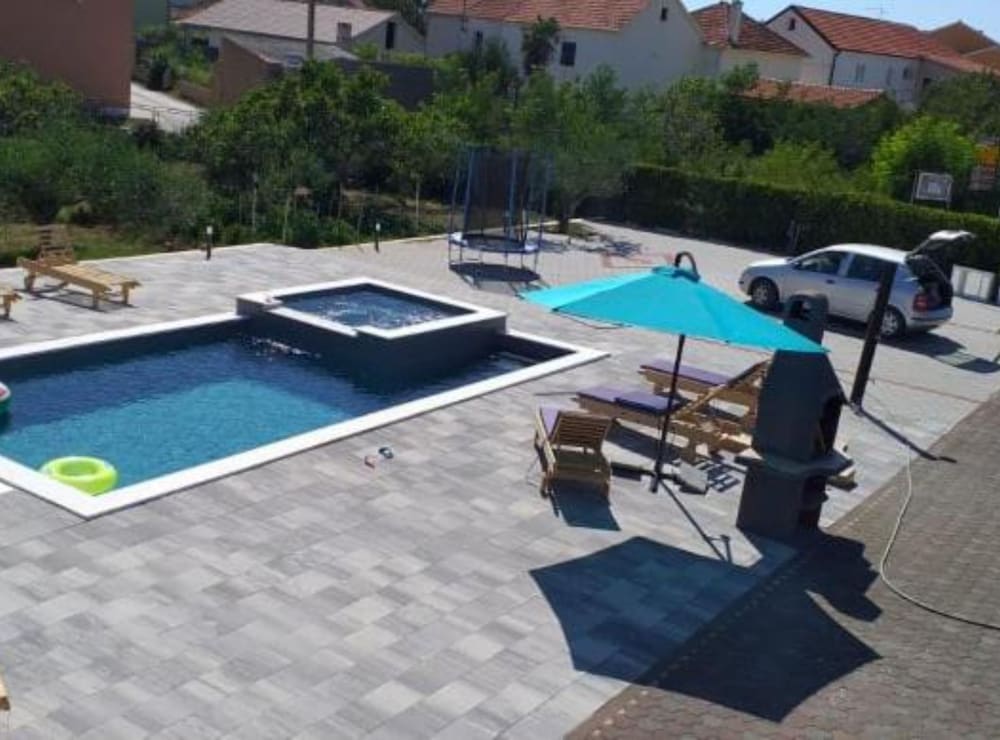 Apartments Franica With Heated Pool and Hot-tub