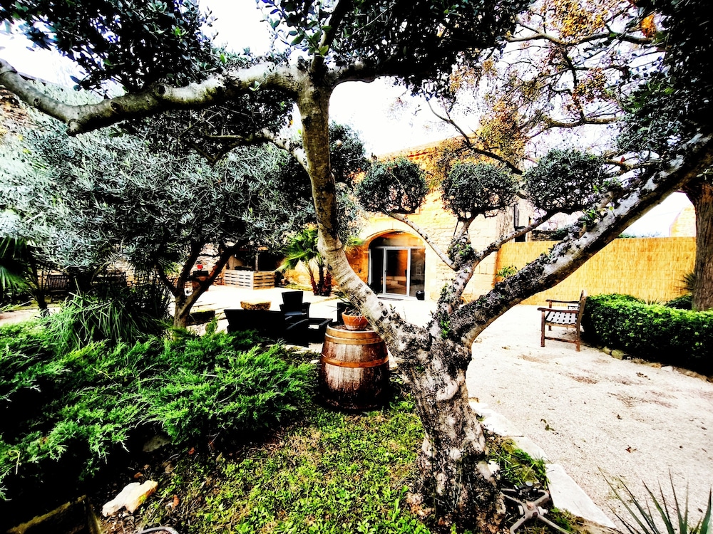 Mas de Castille Guest House