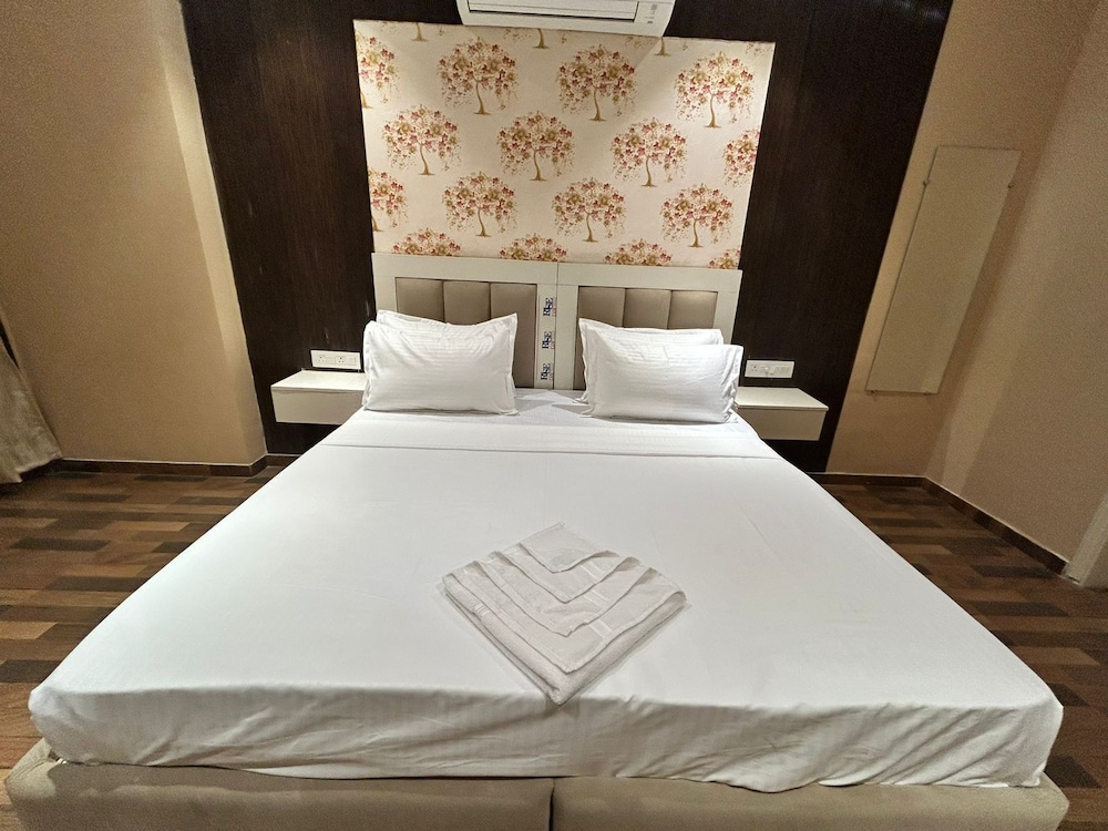 Hotel Ginger Plaza by ASPL