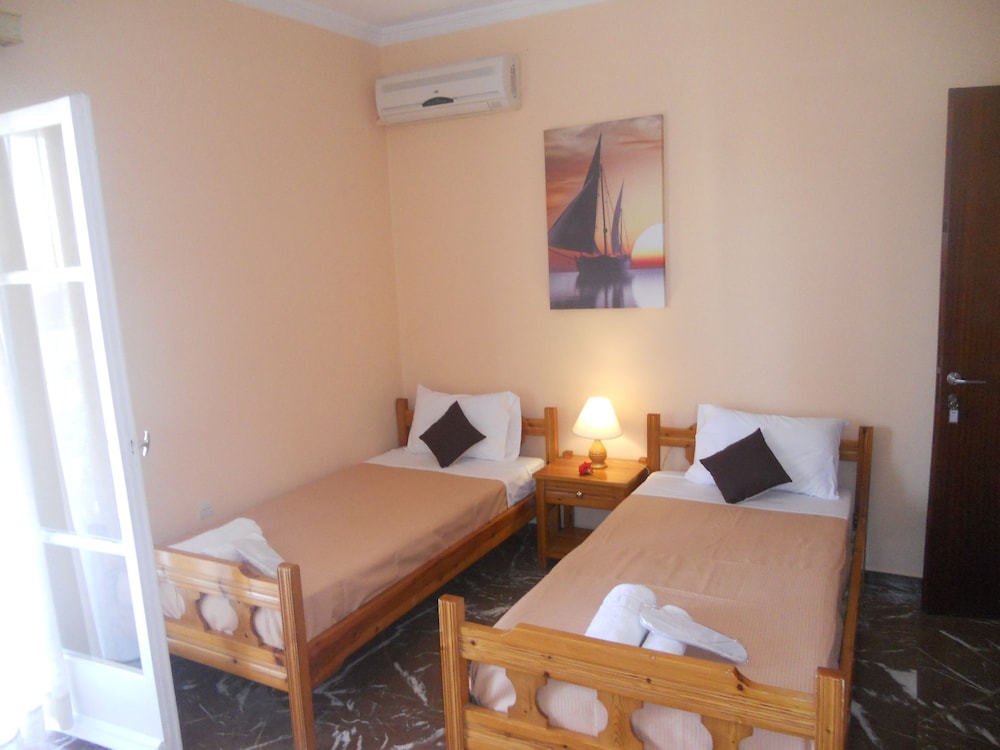 Elli Marina Studios & Apartments