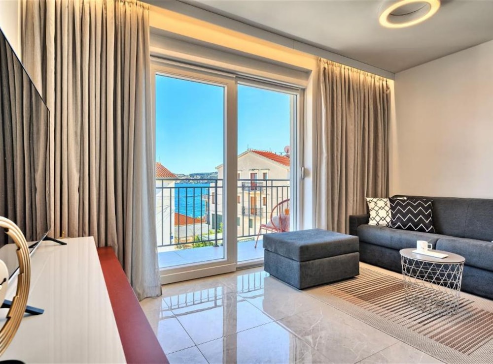 Apartment Aniva - 50 m From the sea