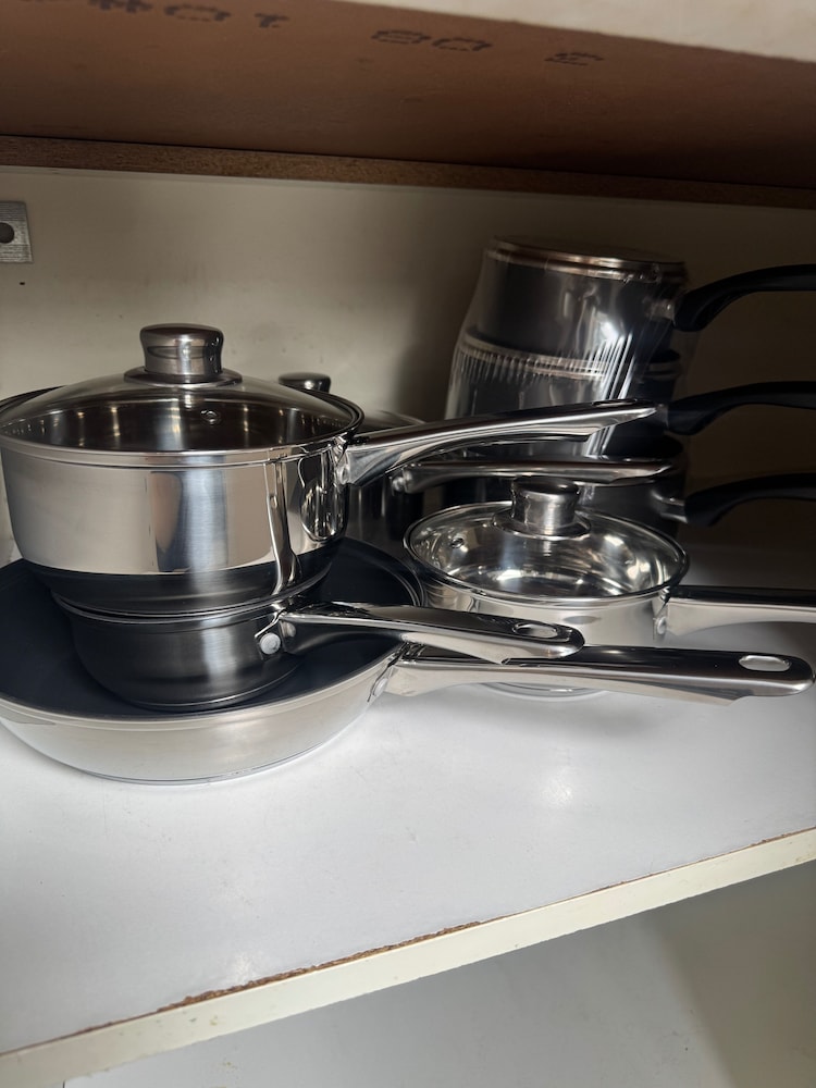 2 Bed Flat - Sleeps 4 - Parking - Wifi