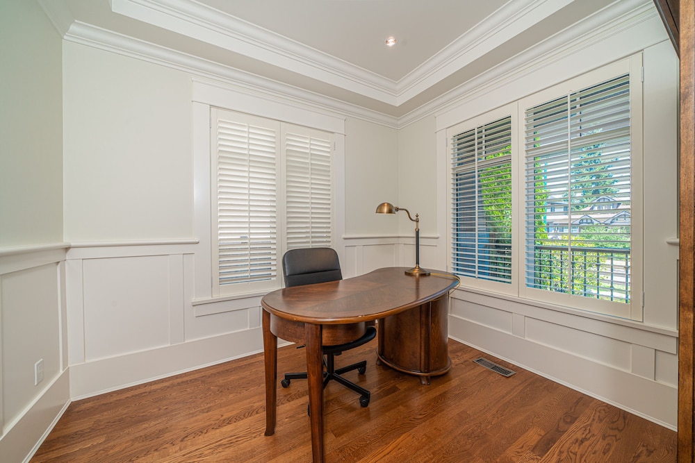 Elegant & Cozy Escape West Vancouver