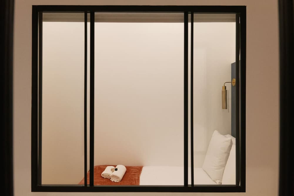 Lavie Maison Marais AC Hot Tub