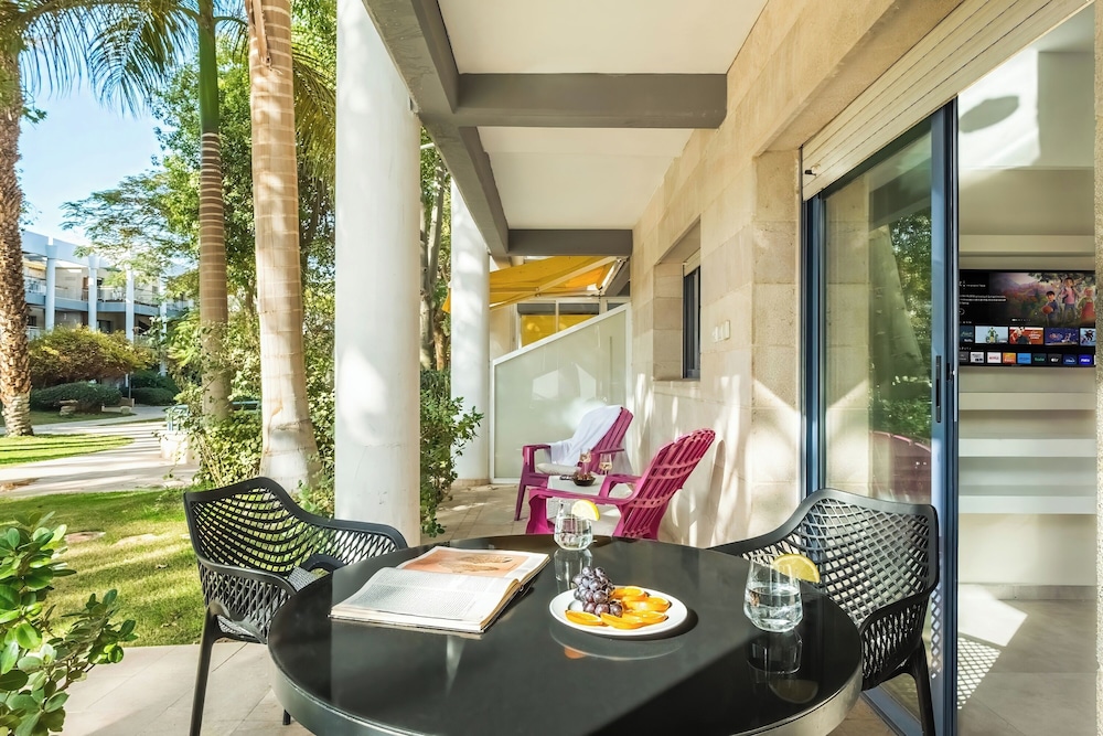 Royal Park Apt Resort by Sea N Rent