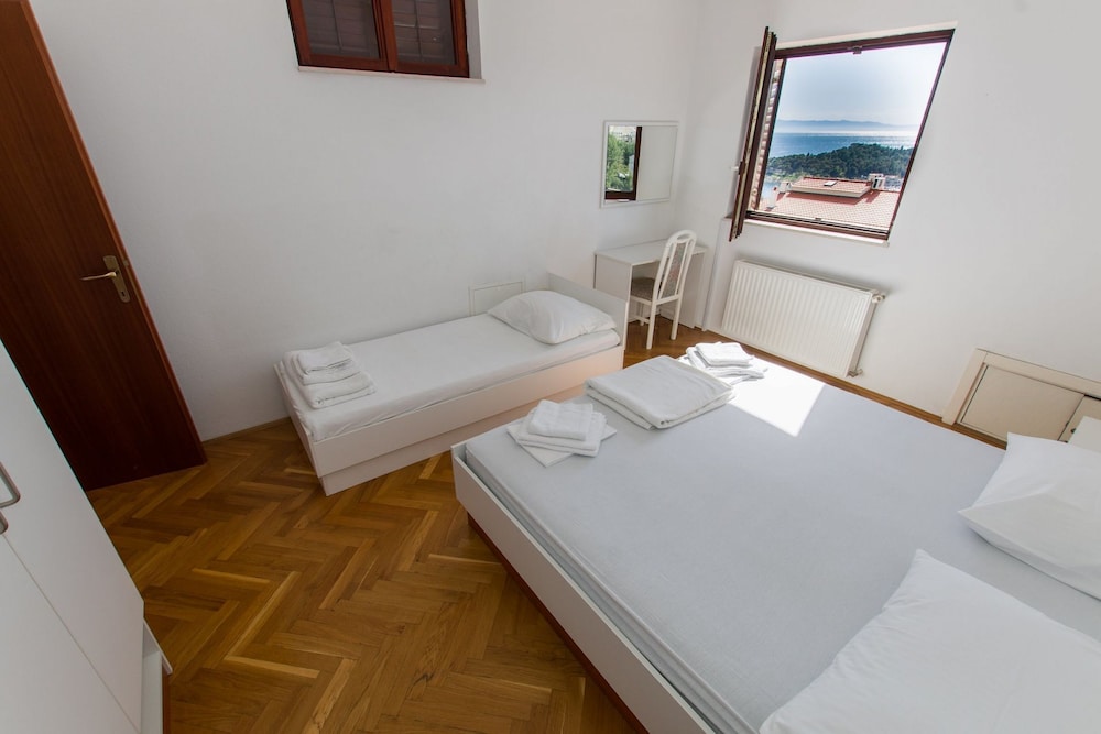 Prgo - Spacious With View & Parking - A3 3. kat view 5