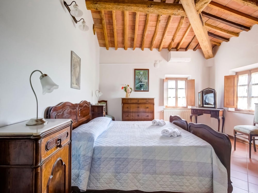 Apartment in Peccioli With Pool and Wine Tasting view 4