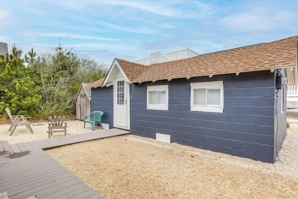 Steps to Surf City Beach: Pet-friendly Cottage!