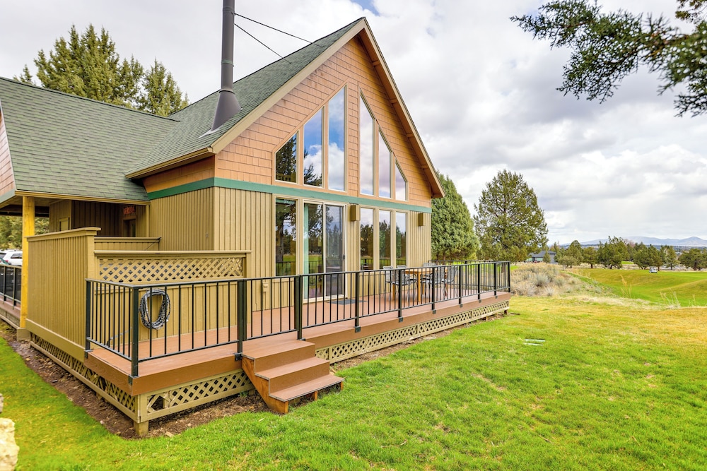 Hike, Fish & Ski: Redmond Escape w/ Hot Tub!