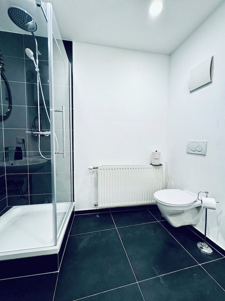 Comfortable Room Near Kaufpark Alterlaa