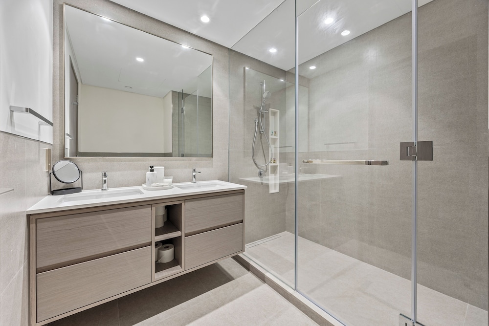 Luxury City Stay Near Mall and Pool
