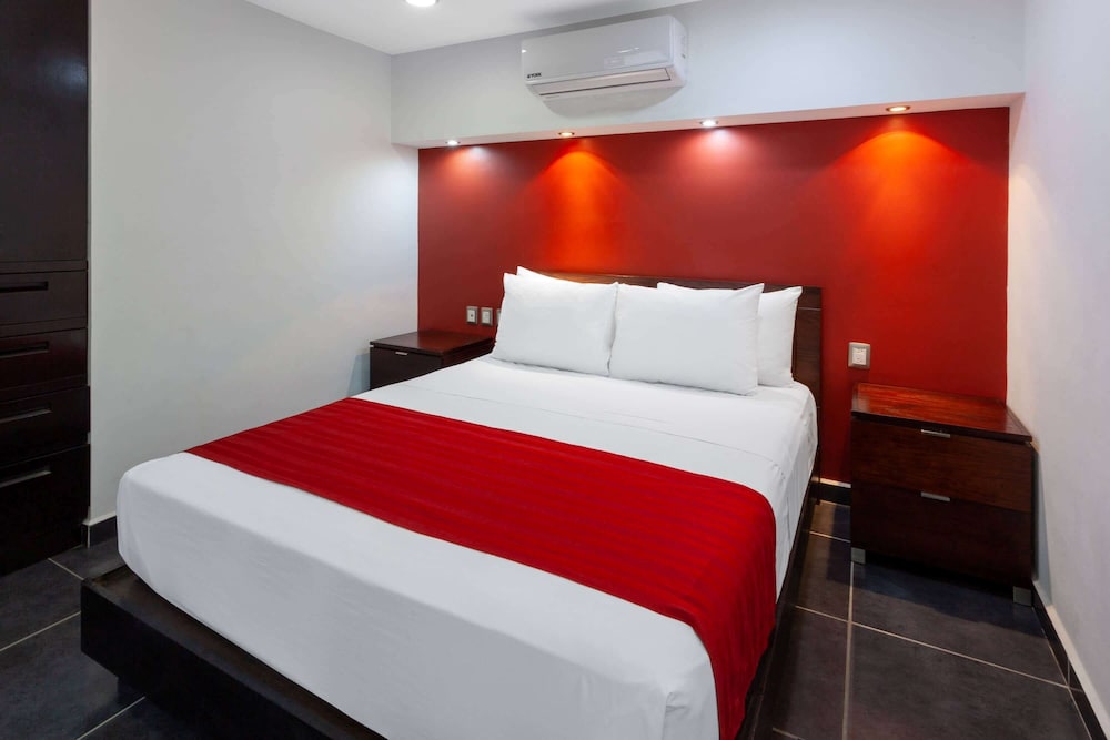 Ramada by Wyndham Acapulco Hotel  Suites - Property Image 69