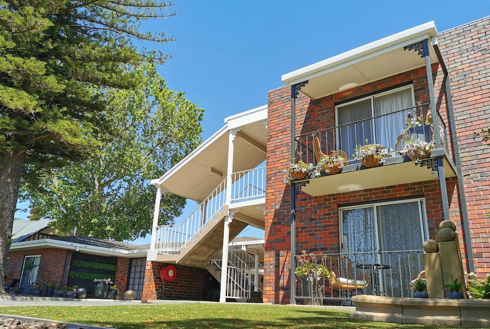Townhouse Motor Inn