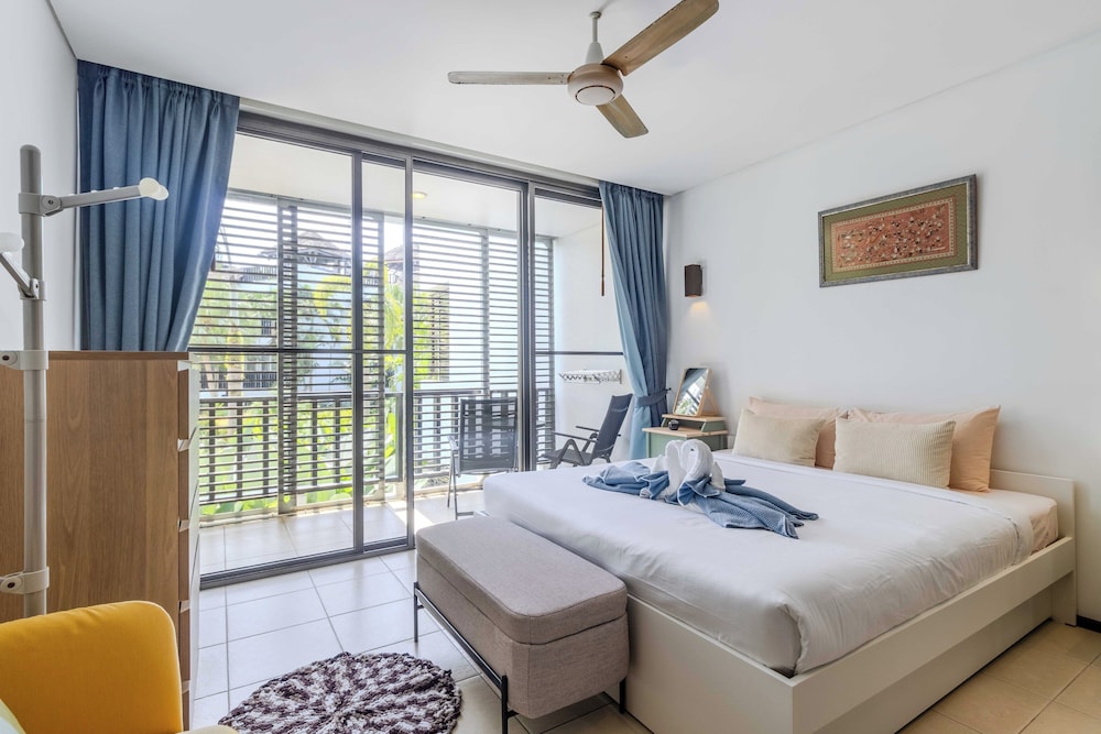 2BR Pool View Short Walk to Beach C254