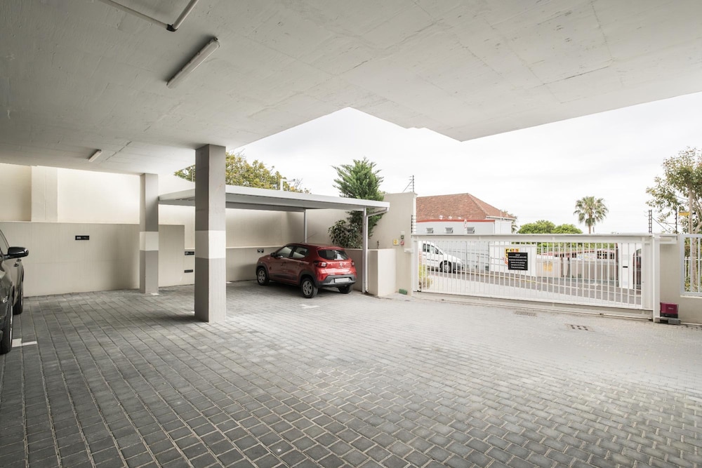 Ocean View 1bed Apartment in Sea Point Marlo Cove