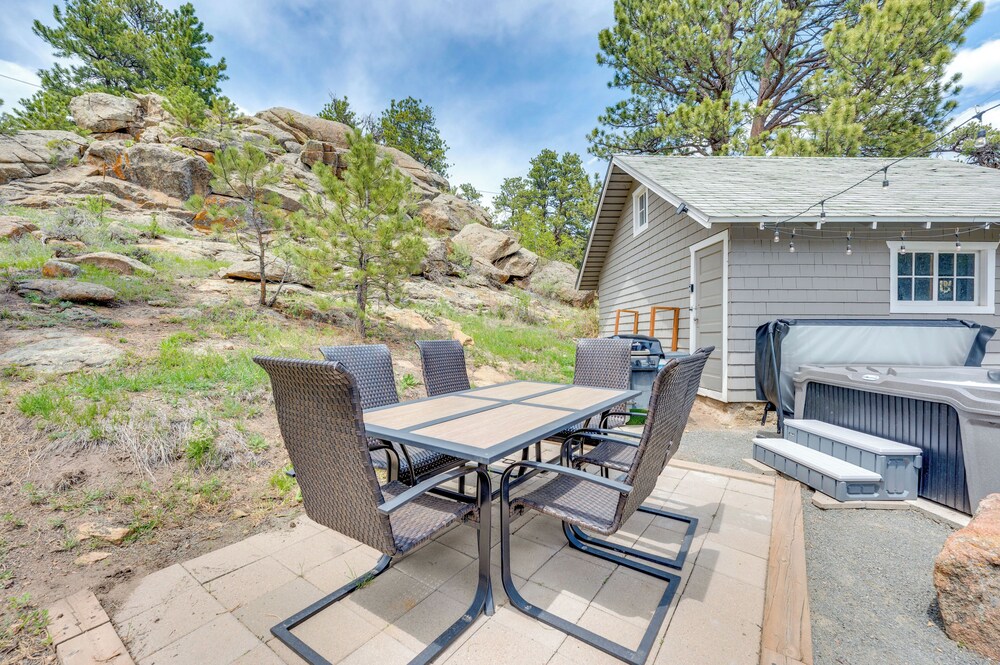 Steps to Estes Lake: Mtn-view Hideaway w/ Hot Tub!
