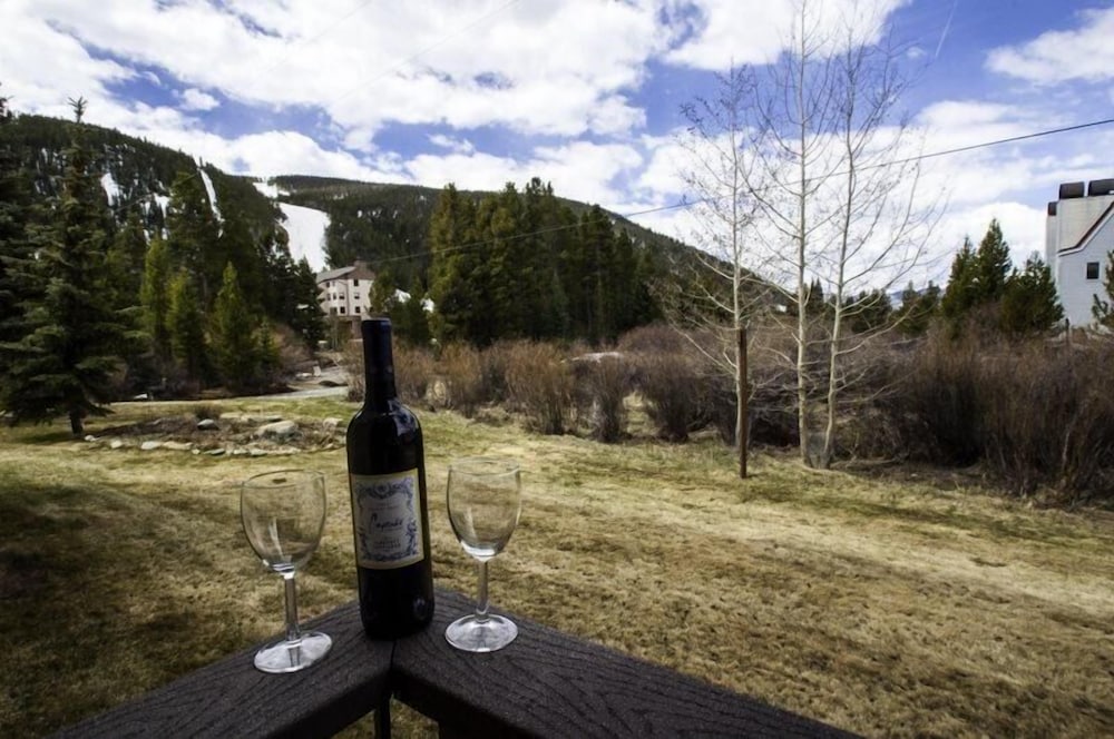 Snowdance Condominiums 2 Bedroom Apartment by Key to the Rockies