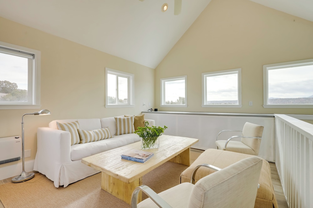 Near Hiking: Dog-friendly Studio in Los Cerrillos