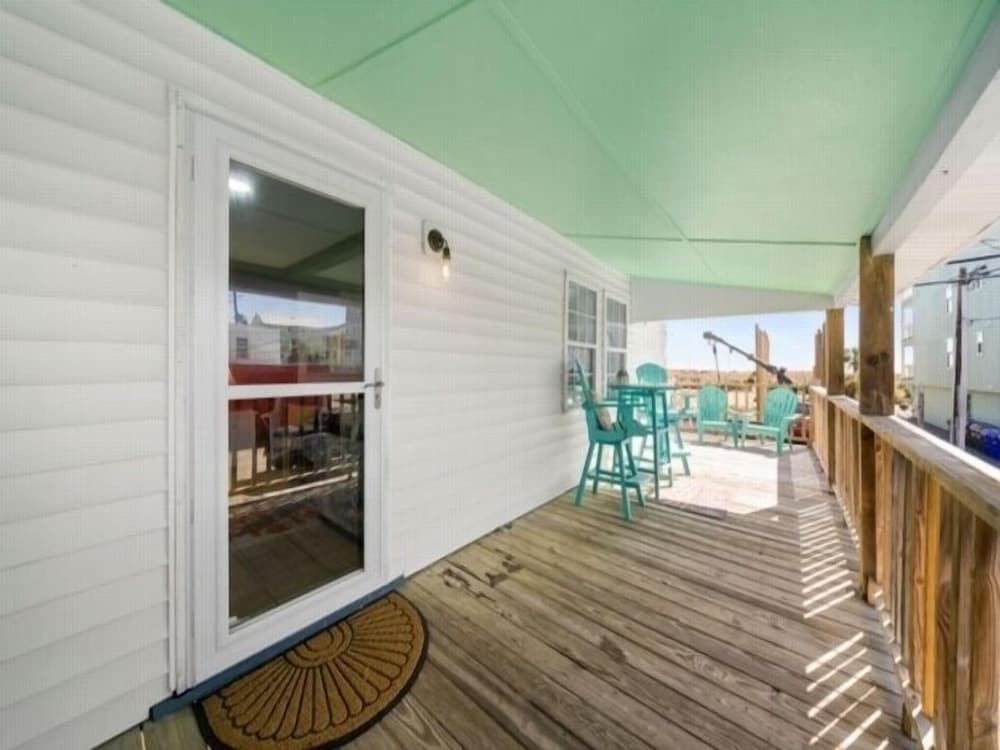 Beach Cabin - Perfect For Your Family Getaway! Pet Friendly! 2 Bedroom Cottage by RedAwning view 4