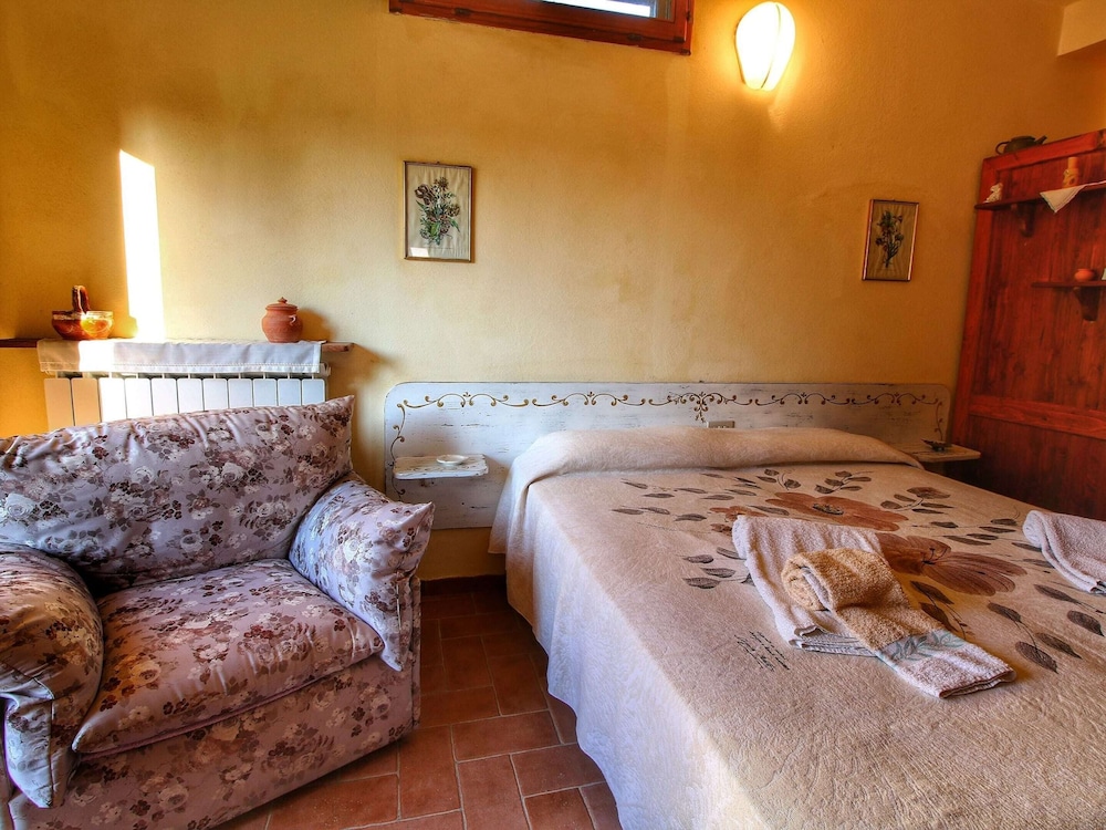 Chianti Hillside Farmhouse view 5